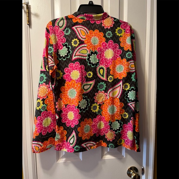 SOLD Vera Bradley Beautiful Floral All Day Wear Blouse - Picture 6 of 10